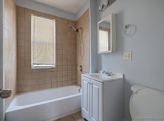 5th image of 40 Whittier St Floor 1