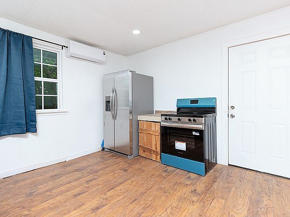 4th image of 607 W 6th St