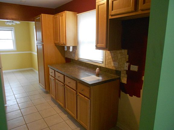 5th image of 109 Earl Ave