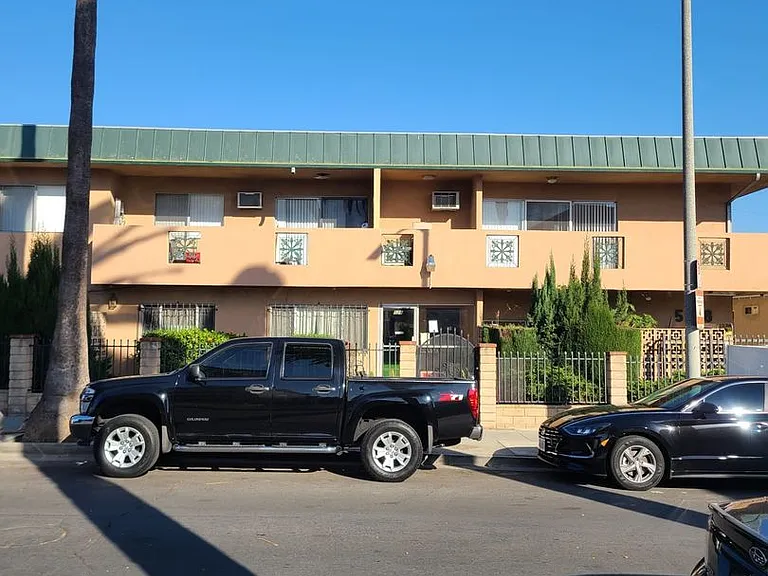 528 N. Hobart Blvd — Photo 1