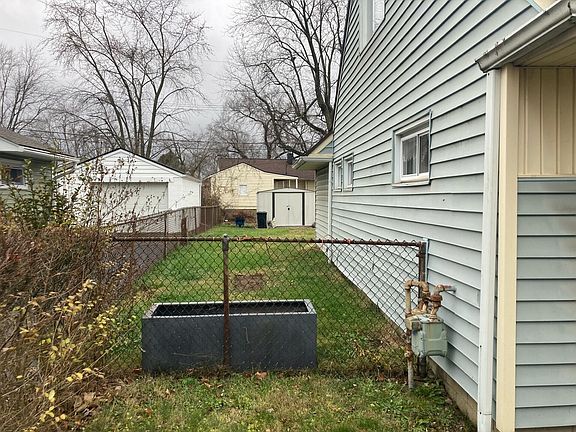 3rd image of 2165 Brentnell Ave