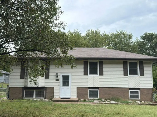 1928 SW Keystone Dr, Blue Springs, MO 64014