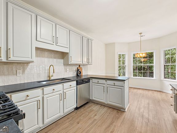 5th image of 5500 Arrowind Rd NW