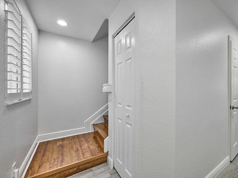 6725 Old Farm Trl — Photo 6
