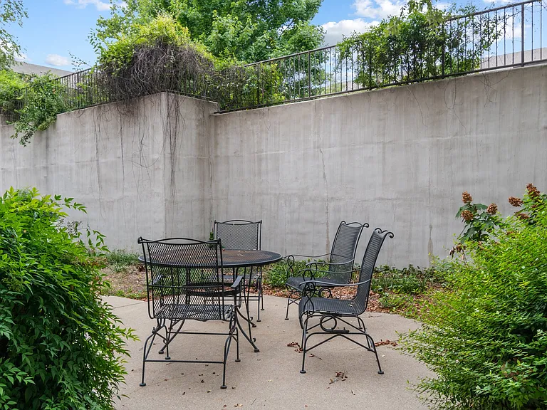 2310 Elliott Ave #109 — Photo 24