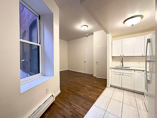 2nd image of 745 E 6th St APT 1A