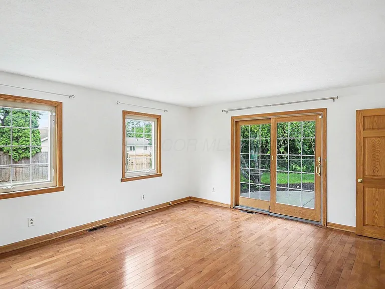 898 Havendale Dr — Photo 4