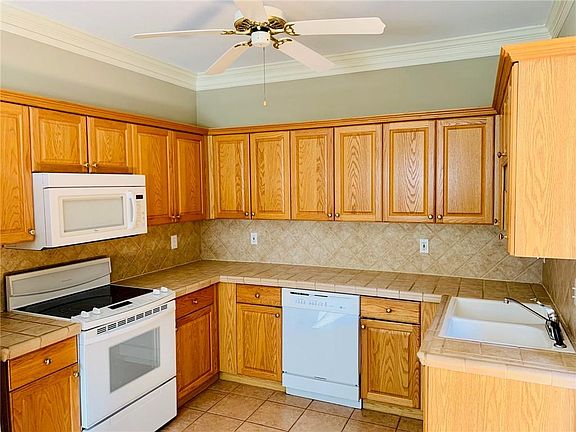 3rd image of 316 Manor Way