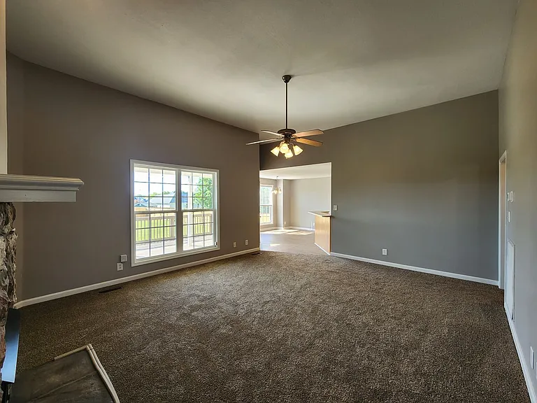 824 Ellie Nat Dr — Photo 6