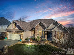 71 Carriage Highlands Ct, Hendersonville, NC 28791