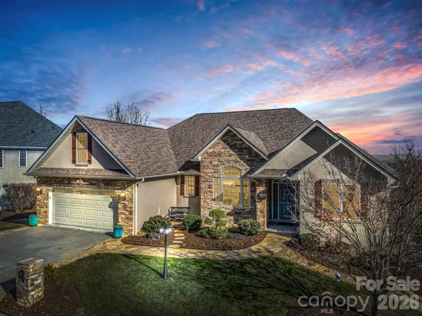 71 Carriage Highlands Ct, Hendersonville, NC 28791