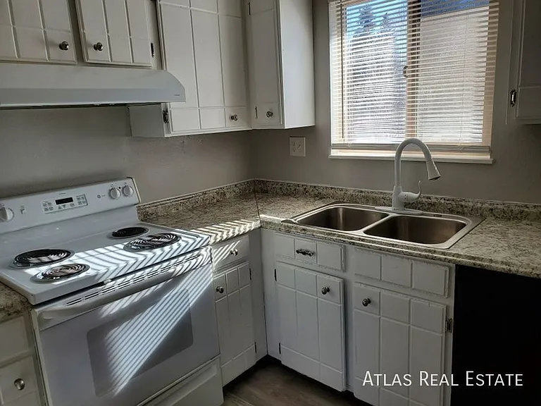 4319 Dewey Dr #4 — Photo 1