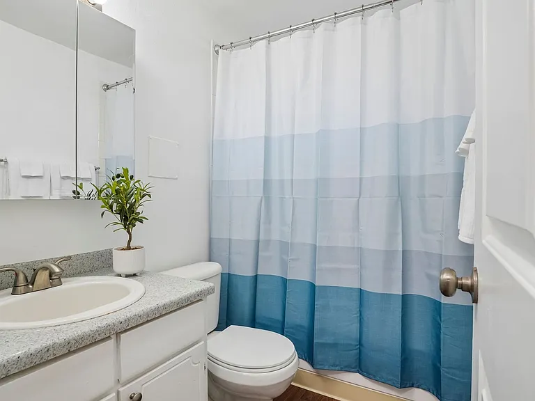 Lorinda Apartments — Photo 27
