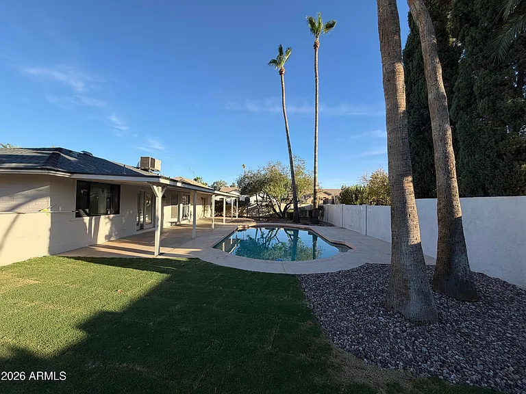 6714 E Paradise Ln — Photo 4