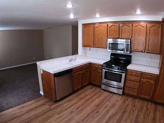 4th image of 531 Sir Lancelot Ct