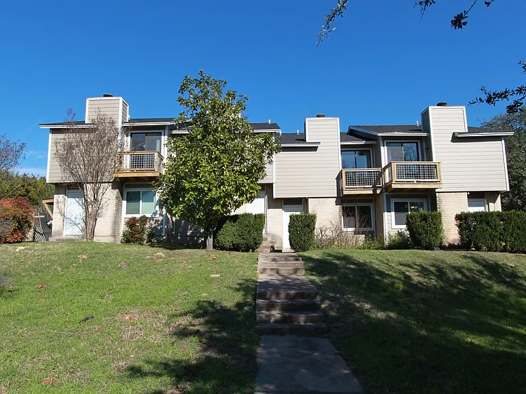 3904 Hudson Bend Rd #D — Photo 3
