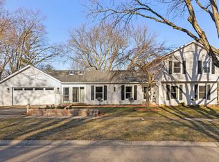 452 Longview Dr, Geneva, IL 60134