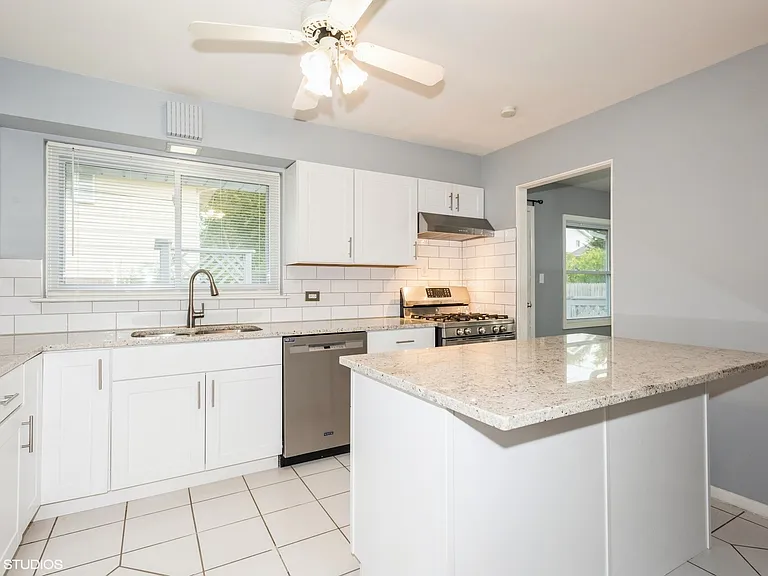 319 Shirley Ct — Photo 7