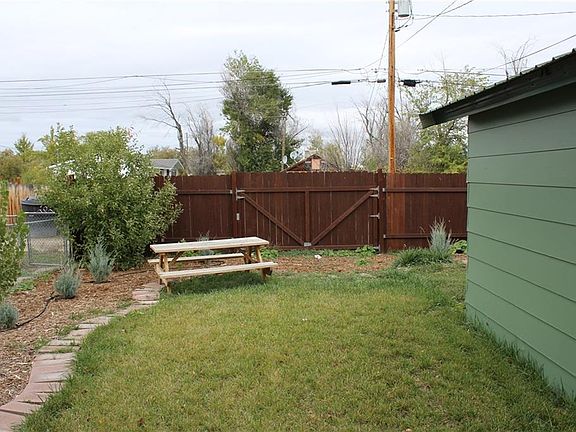 3rd image of 813 W 1st St