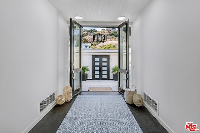 22058 Pacific Coast Hwy, Malibu, CA 90265 | Zillow