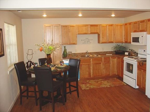 3rd image of 202 Brookshire Blvd Unit 2