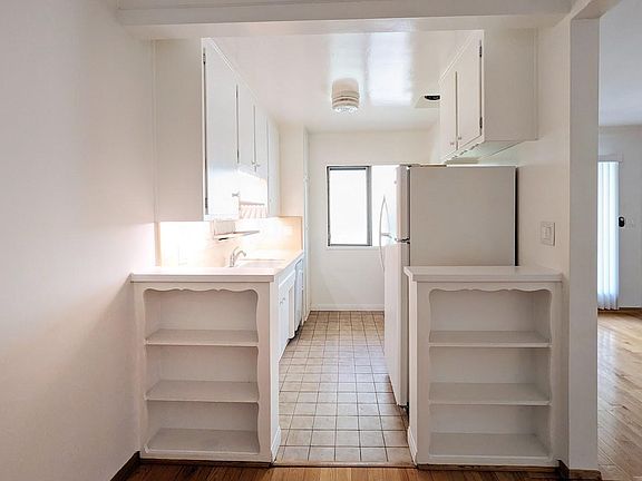 3rd image of 1037 11th St #6