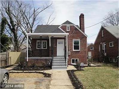 5515 Blair Rd NE photo 1