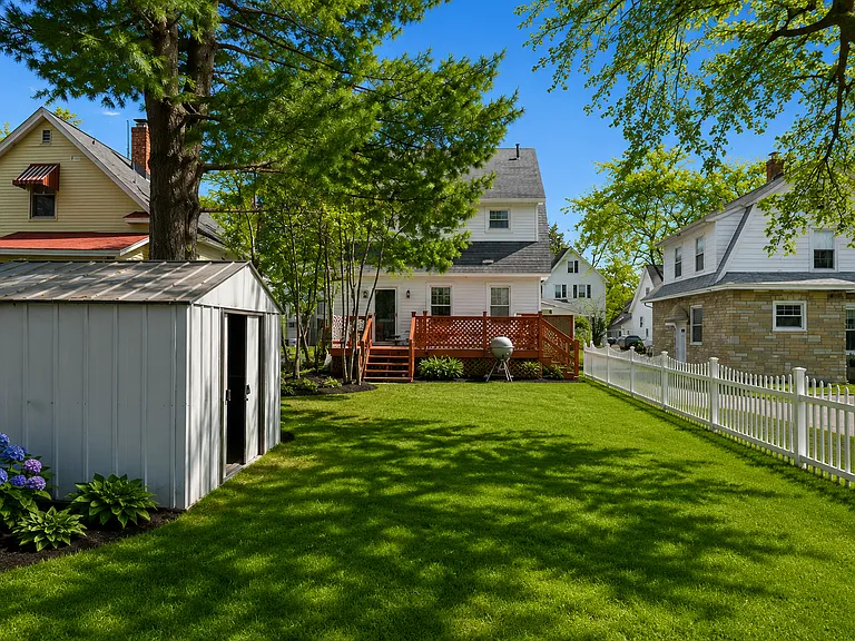 93 Hollywood Ave — Photo 48