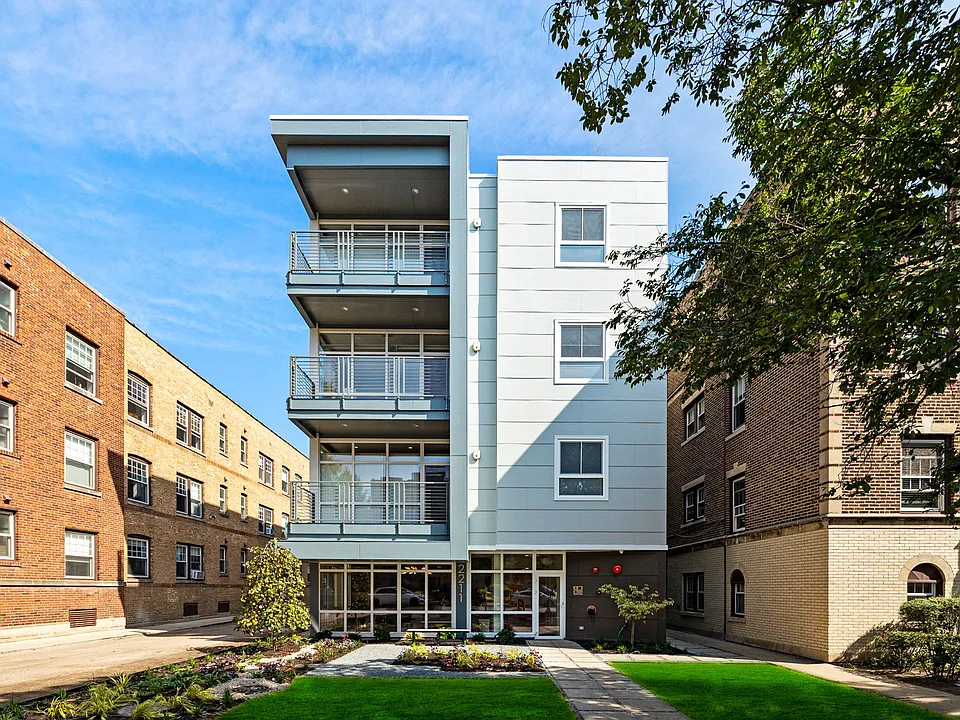 2211 Maple Ave #202