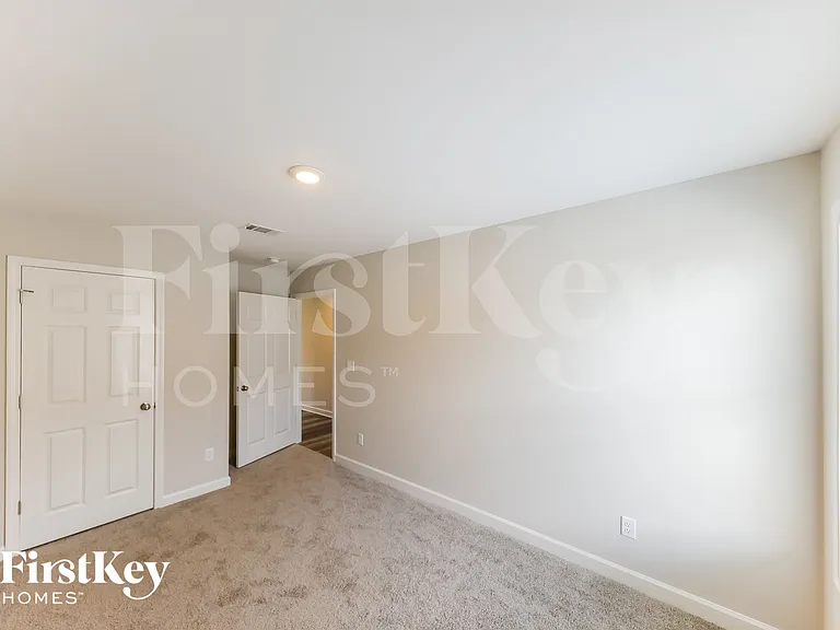 120 Castlebar Cir — Photo 10