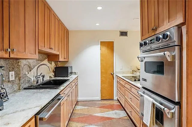 1107 S Peters St #101 — Photo 10