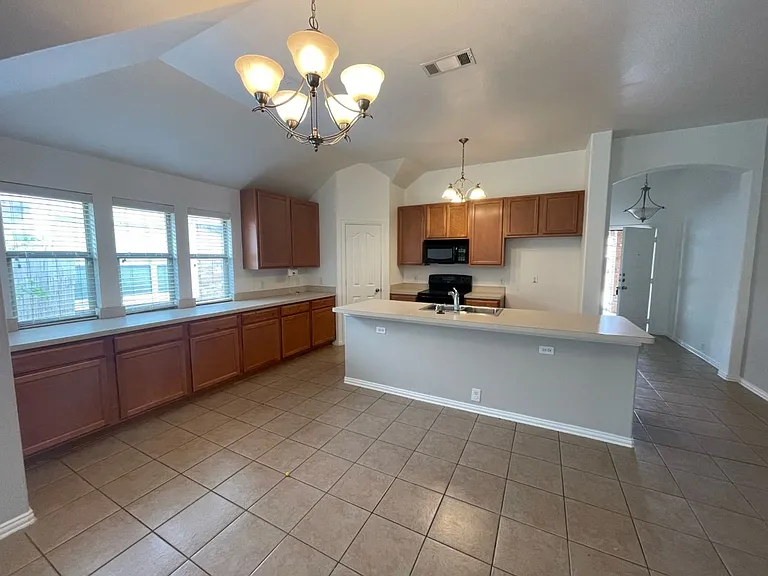 905 Remington Ranch Rd — Photo 3