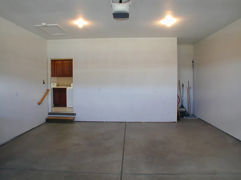 400 Sterling Dr — Photo 7