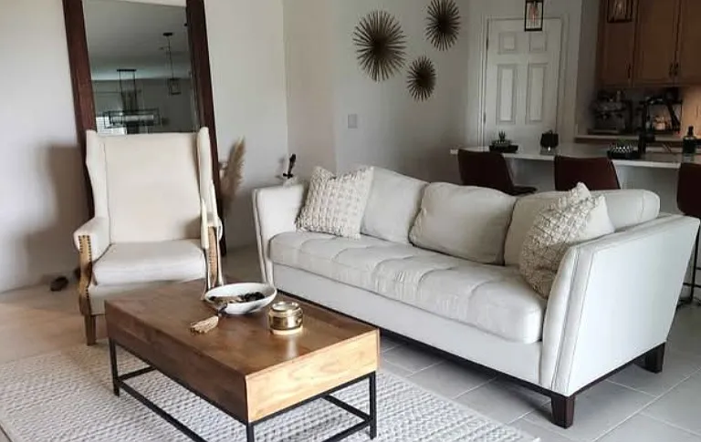 Yarian Dr — Photo 2