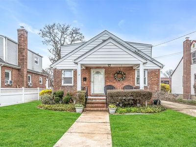 17 Hillside Avenue, Lynbrook, NY, 11563