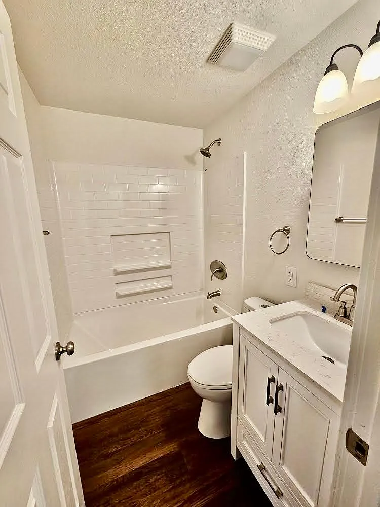 2 bed, 1.5 bath, 875 sqft, $2,225 — Photo 2