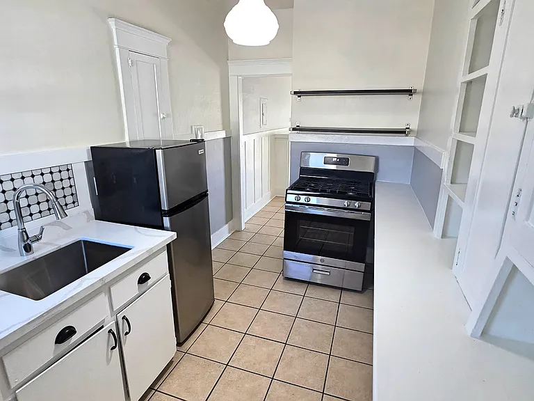 242 Gaviota Ave — Photo 9
