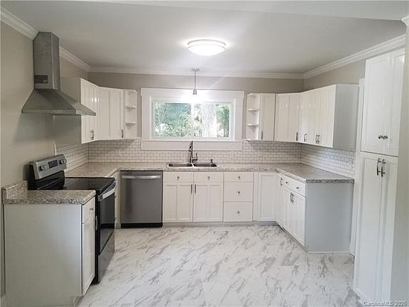 5th image of 110 Valley Dr