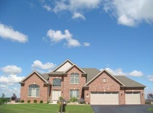 7466 Skyview Trl, Roscoe, IL 61073
