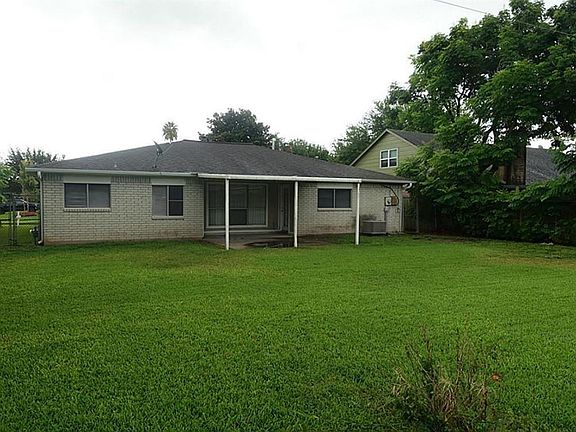 2nd image of 2809 Park Shadow Ln