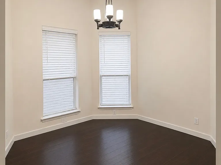 1137 Robin Cir — Photo 5