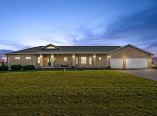 15606 Douglas Ave, Sandwich, IL 60548