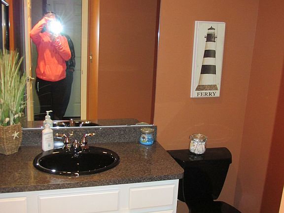 4th image of 18412 Woodhaven Dr