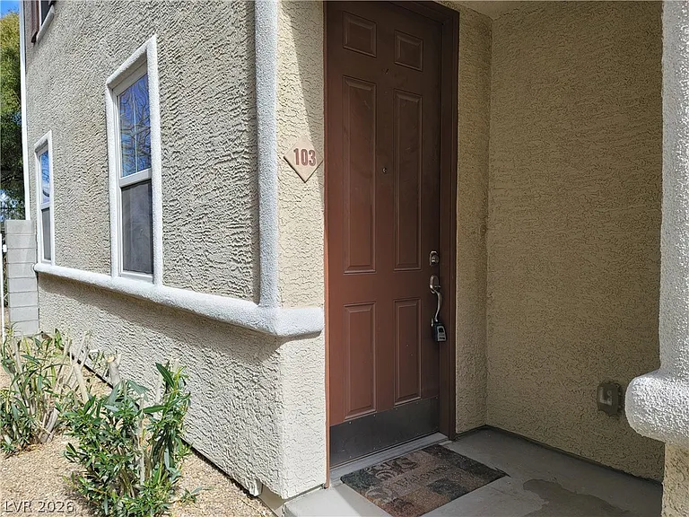 6140 Pine Villa Ave #103 — Photo 4