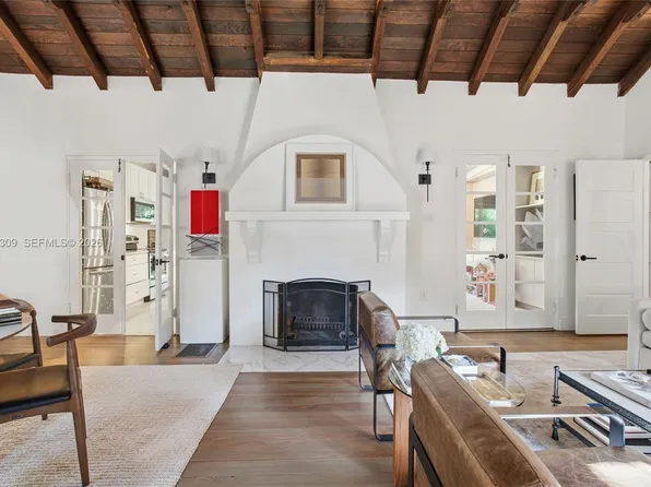 453 NE 89th St, El Portal, FL 33138