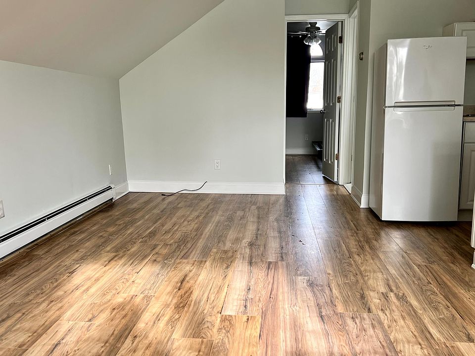 1st image of 8 Fern Pl #1