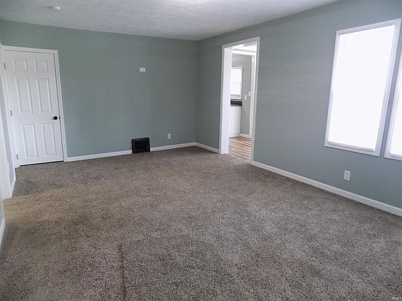 4th image of 57932 Roys Ave