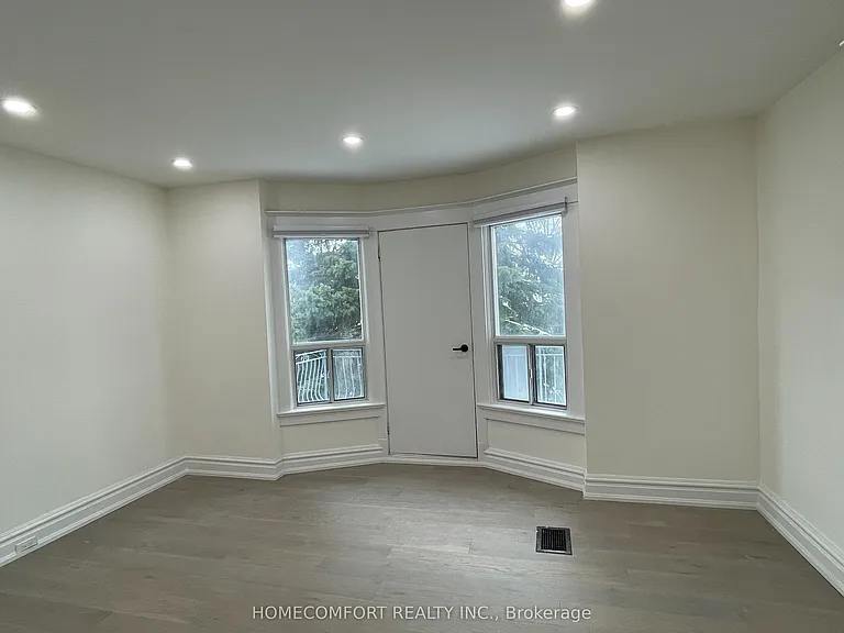 33 Strathmore Blvd #UPPER — Photo 22