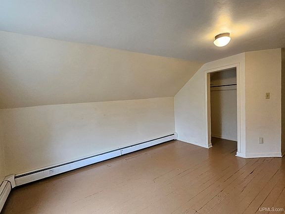 4th image of 176 Pine St