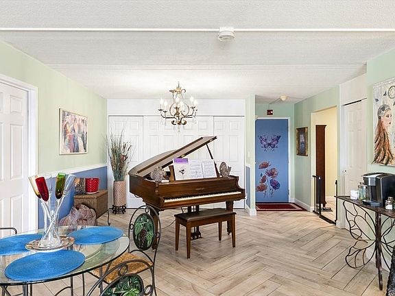 5th image of 1500 Worcester Rd APT 528
